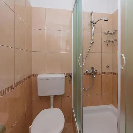 Triple 2752a بيت ضيافة بريلا