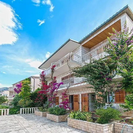 Πανσιόν Triple 2752a 3*