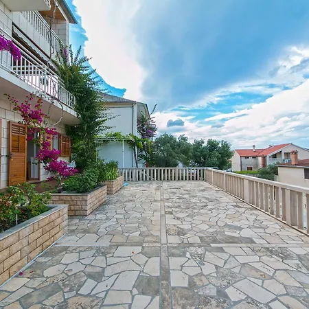 Triple 2752a 3* Brela